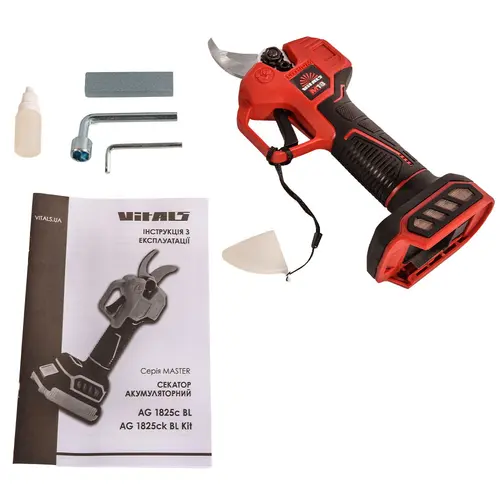 image-card/sktr-ak-vitals-master-ag-1825c-bl.11webp-slide